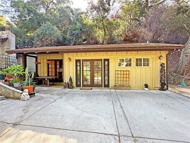 Foto del edificio - 4580 Live Oak Canyon Rd