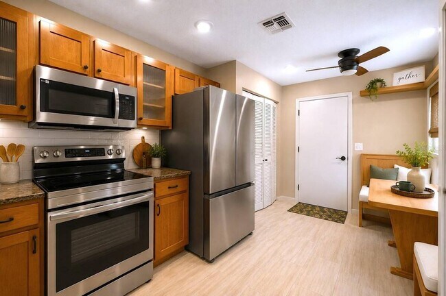 Foto del edificio - 641 Maple Oak Cir