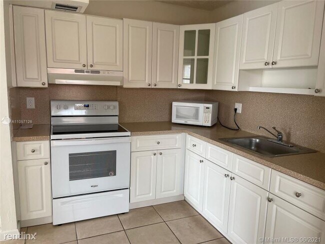 Building Photo - 2 br, 2 bath Condo - 10411 SW 108th Ave # 251