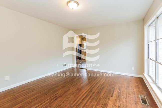 Building Photo - 1130 Linwood St