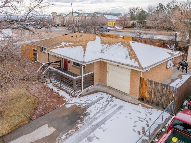 Building Photo - Updated 5 Bed/3 Bath Home with 1 Car Garag...