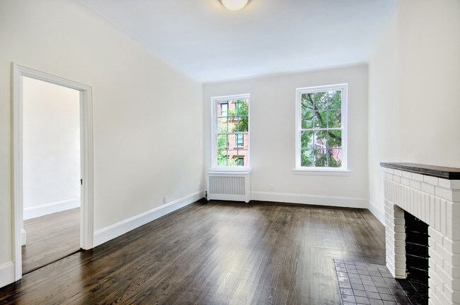 Building Photo - 144 Waverly Pl