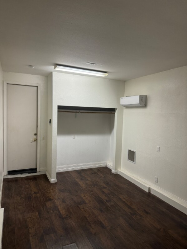 Building Photo - 13744 Dellbrook St