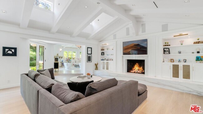 Foto del edificio - 3951 Valley Meadow Rd