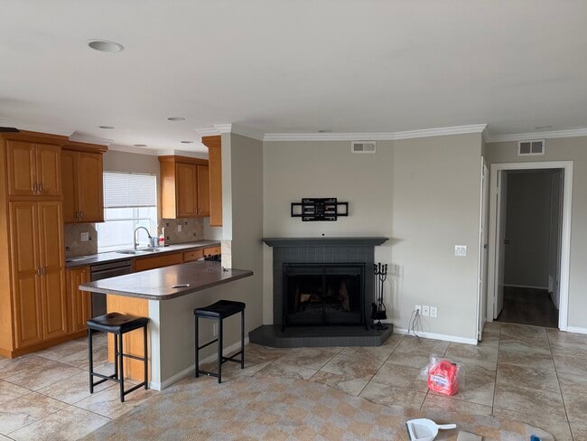 Building Photo - 3844 Groton St