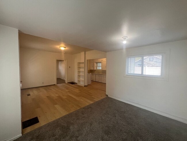 Building Photo - LH217