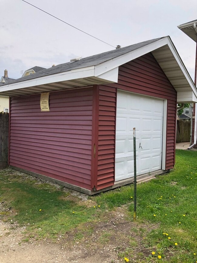 Building Photo - 2016 53rd St