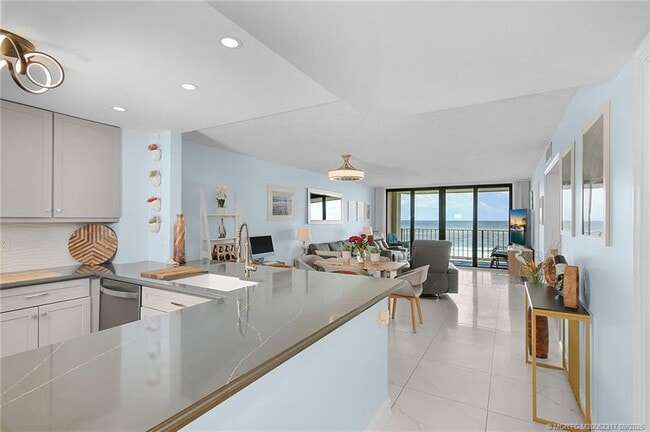 Building Photo - 10000 S Ocean Dr