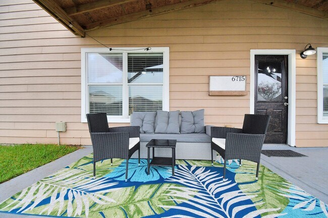 Foto del edificio - 6715 Plum Springs Ln