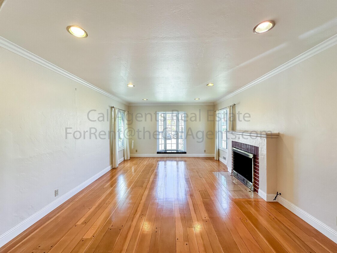 Primary Photo - 4048 Maple Ave