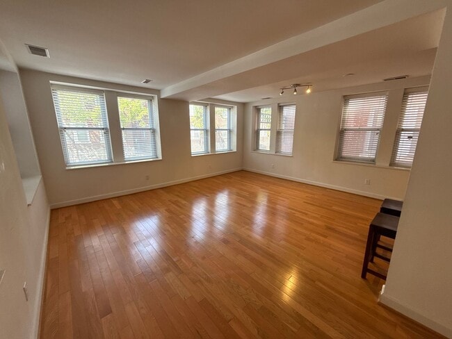 Building Photo - 5350 Pershing Ave