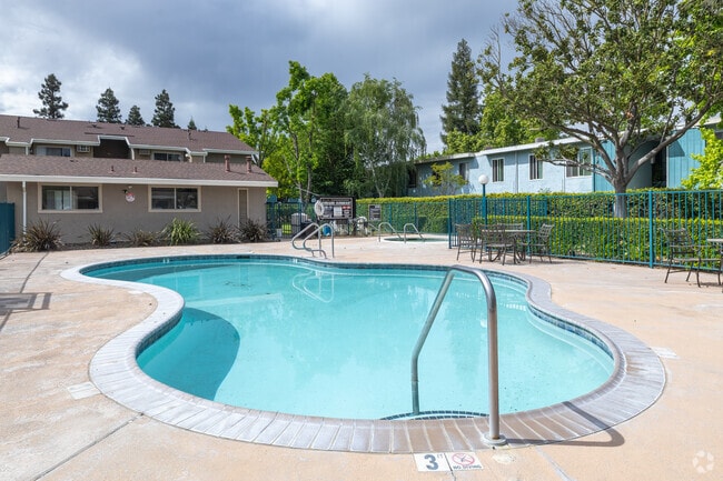 Building Photo - Greenridge Apartments