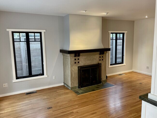 Building Photo - 558 Rialto Ave
