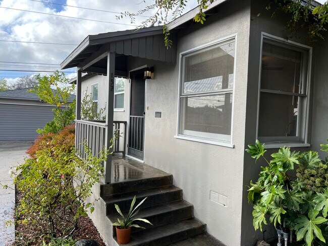 Front entrance - 137 N Canyon Blvd