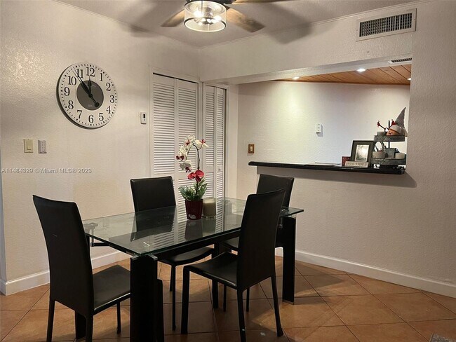 Building Photo - 9715 Fontainebleau Blvd