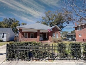 Building Photo - 3323 Park St