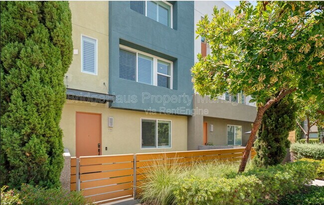 Foto del edificio - 721 Shoreline Rd