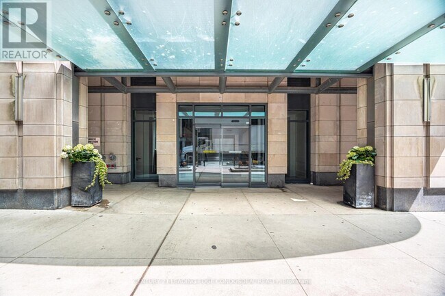 Building Photo - 955-2955 Bay St.