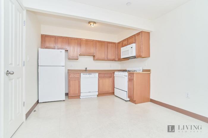 Foto del edificio - 2 bedroom in BRONX NY 10458