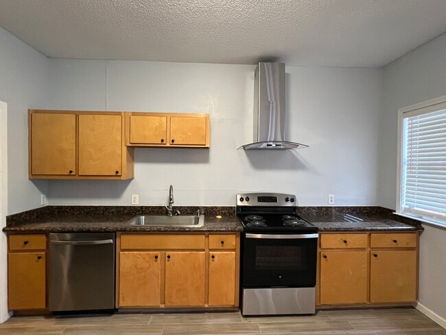 Building Photo - Willow Tree Apartments