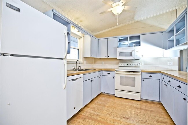 Building Photo - 11 Bromwich Ln