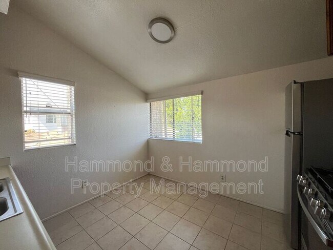 Building Photo - 5723 Willowcrest Ave