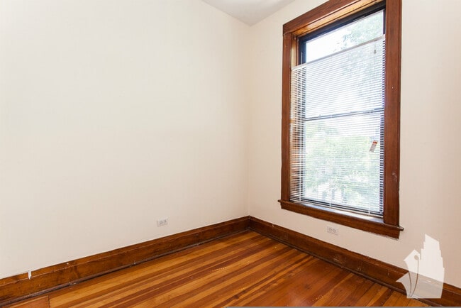 Building Photo - 3350 N Kenmore Ave
