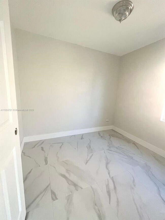 Building Photo - 1960 NW 49th St