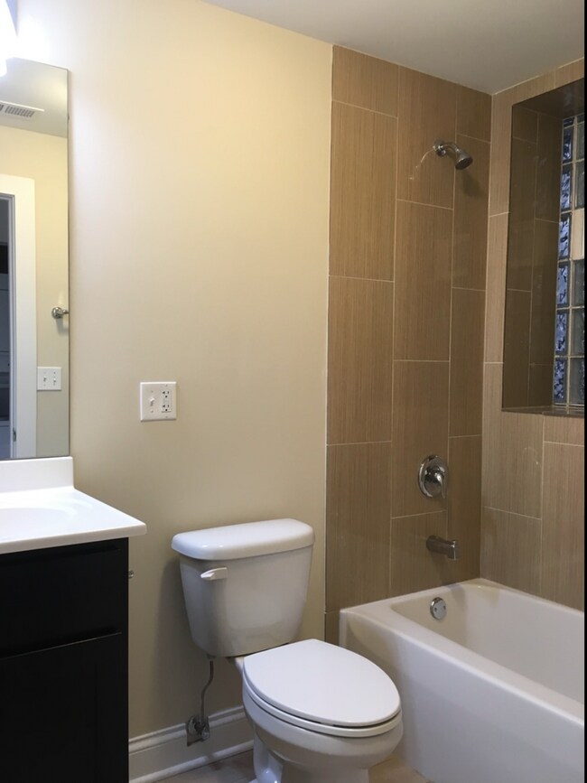 Bathroom - 5400 N Winthrop Ave