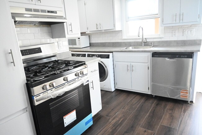 Kitchen - 51 Bogart Ave