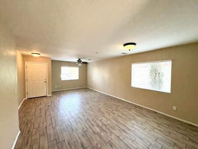 Foto del edificio - LARGE 4 Bedroom 3 Bathroom Copper Basin Home!