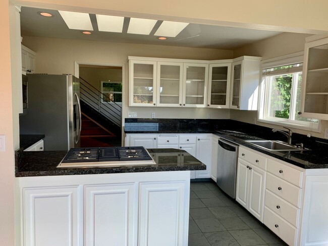 Foto del edificio - 3 br, 4 bath House - 215 NW Hermosa Blvd