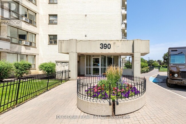 Building Photo - 390-1390 Dixon Rd