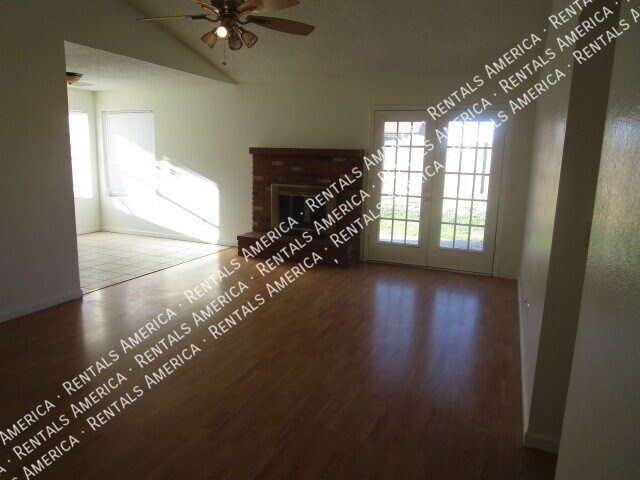 Foto del edificio - 8342 W Orchid Ln