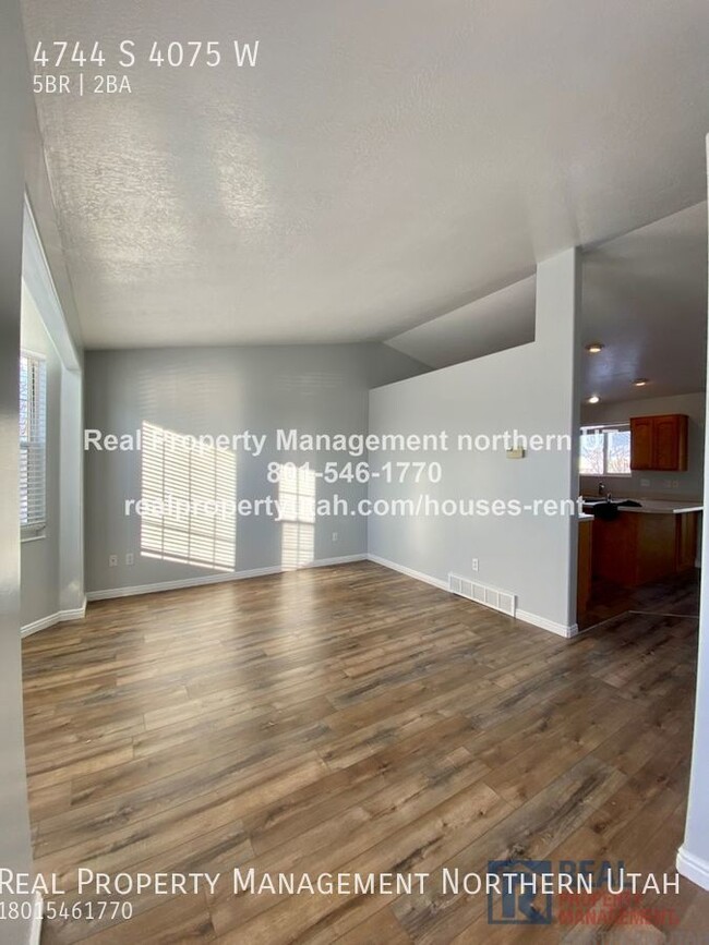Building Photo - Renovated 5-Bed Roy Home!