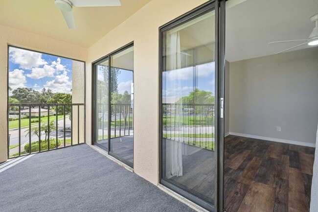 Building Photo - NOW AVAILABLE - Cozy Condo in Cross Creek - Golf Community!