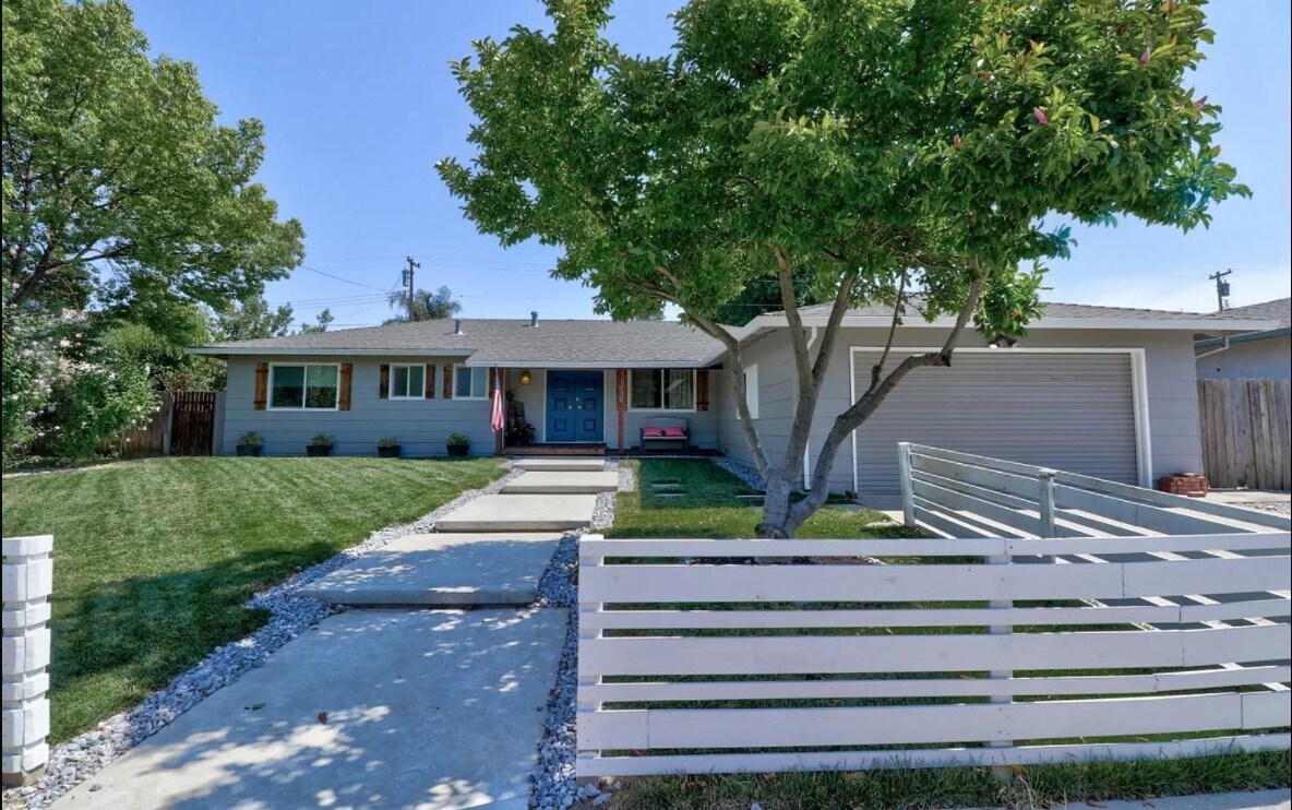 Primary Photo - 1430 Peach Tree Ln
