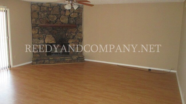 Building Photo - 2672 Dromedary Dr