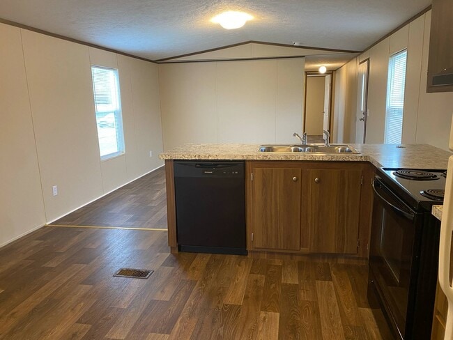 Building Photo - Pine Hills