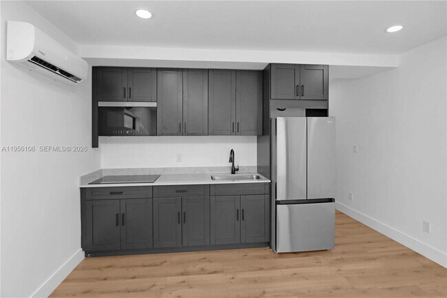 Building Photo - 419 78th St