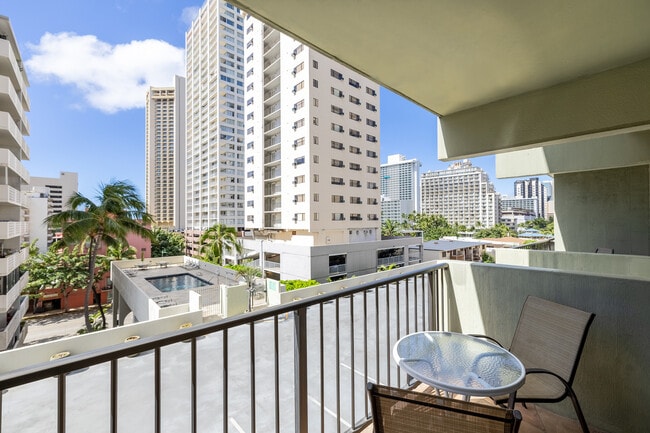 Building Photo - 2440 Kuhio Ave