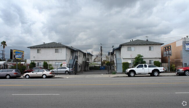 Foto del edificio - 8819-8823 Lankershim Blvd