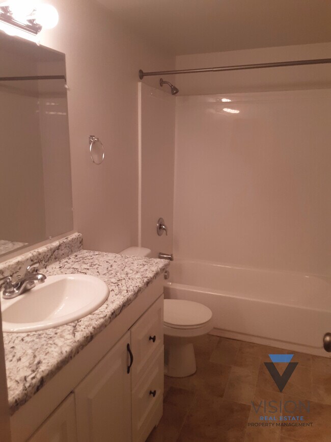 Foto del edificio - 242 E Center St