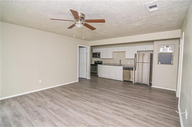 Foto del edificio - 1018 Autumn Cir