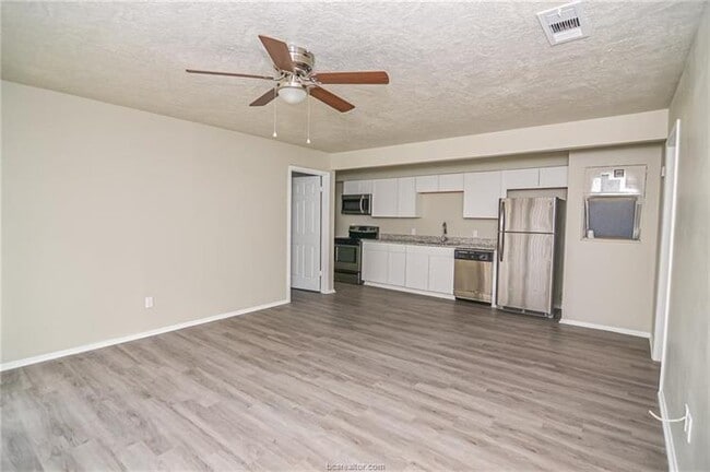 Building Photo - 1018 Autumn Cir