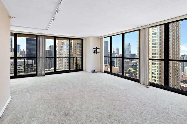 Building Photo - 10 E Ontario St