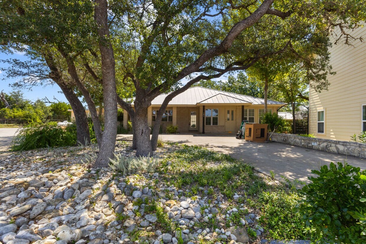 Primary Photo - Charming Home Awaits: Spacious & Modern Li...