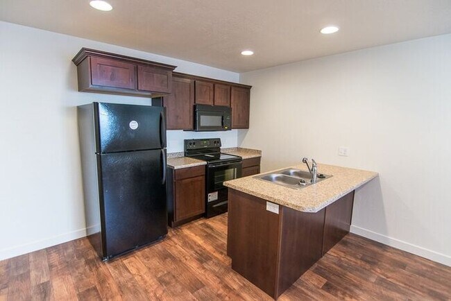 Foto del edificio - Beautiful Townhome with 2-Car Garage