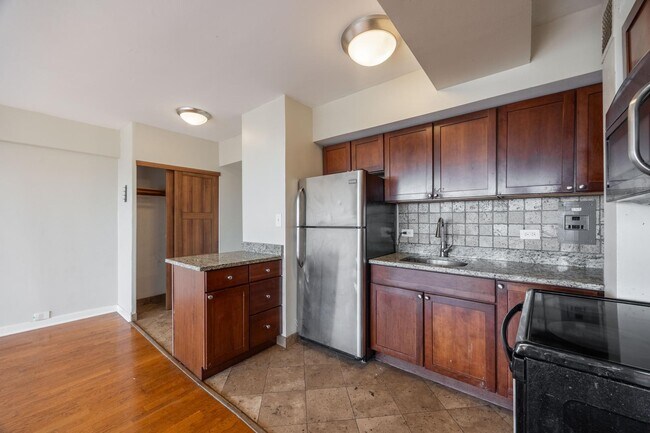 Photo - 4180 North Marine Drive #512 Apartment