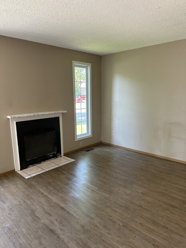 Building Photo - 209 Thomson Ave